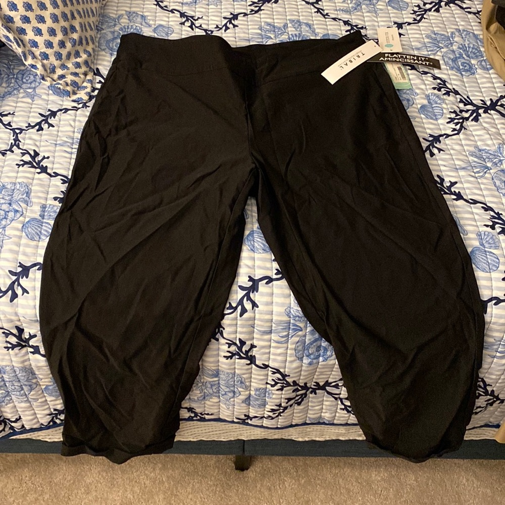Black stretchy cuffed cropped trouser new with tags